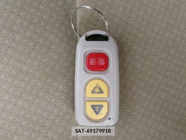Toyota ISIS 2014-04 8731443-1