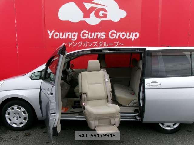 Toyota ISIS 2014-04 8731443-5