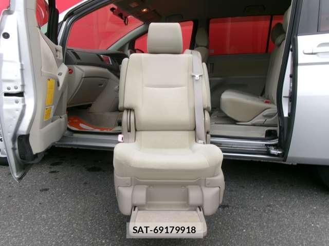 Toyota ISIS 2014-04 8731443-7