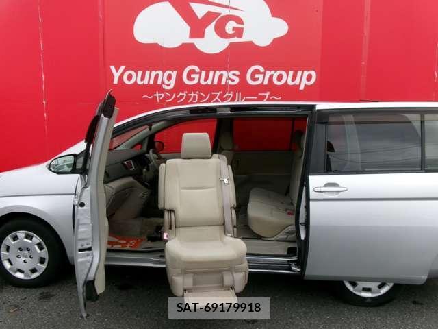 Toyota ISIS 2014-04 8731443-8