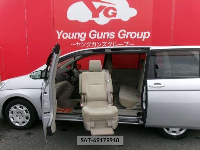 Toyota ISIS 2014-04 8731443-9