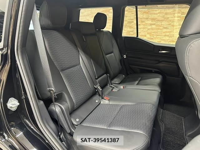 Toyota Land Cruiser 250 2024-11 8726596-11