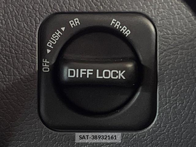 Toyota Land Cruiser 70 2025-08 8727036-5