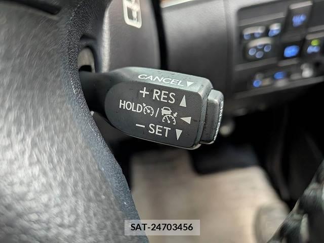Toyota LAND CRUISER 2016-06 8725999-6