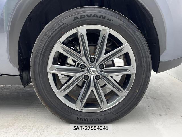 Lexus LBX 2024-12 8730204-12