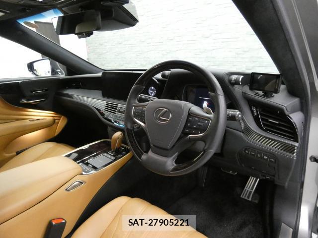 Lexus LS 2022-10 8727790-4