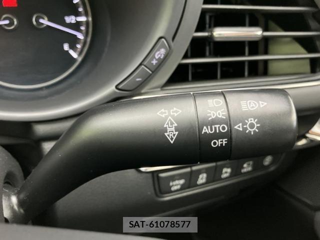 Mazda MAZDA3 2019-07 8730214-16