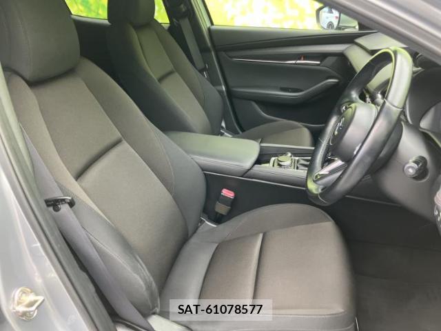 Mazda MAZDA3 2019-07 8730214-3