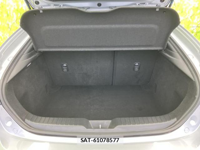Mazda MAZDA3 2019-07 8730214-7