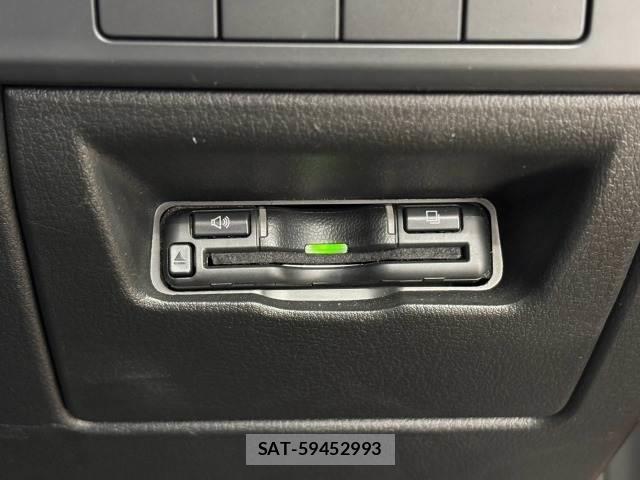 Mazda MAZDA3 2019-05 8731381-9