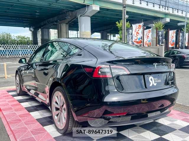 Tesla MODEL 3 2021-08 8731290-9