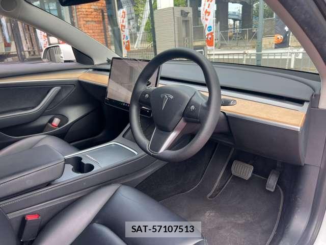 Tesla MODEL 3 2021-12 8731292-17