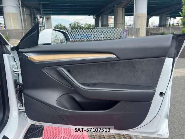 Tesla MODEL 3 2021-12 8731292-18