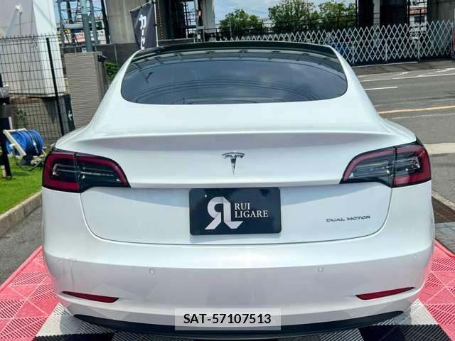 Tesla MODEL 3 2021-12 8731292-8