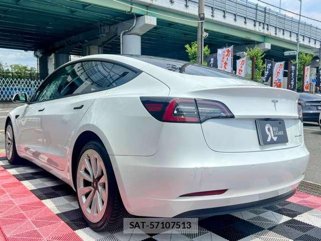 Tesla MODEL 3 2021-12 8731292-9