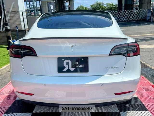 Tesla MODEL 3 2021-10 8731293-8