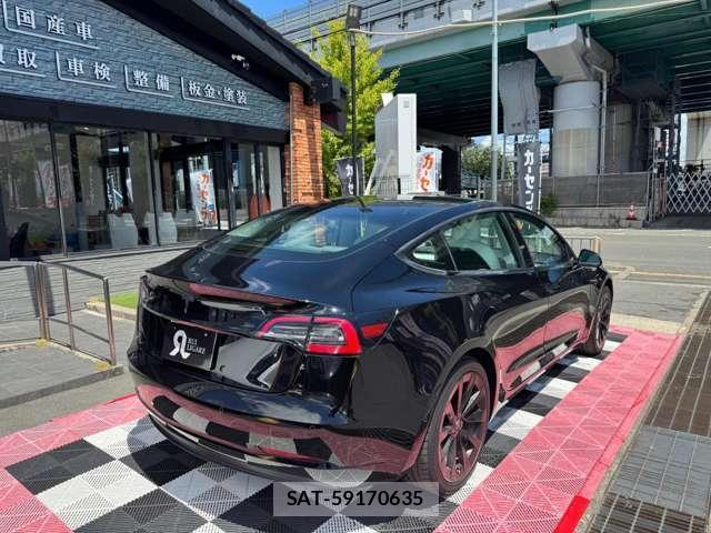Tesla MODEL 3 2021-04 8731294-7
