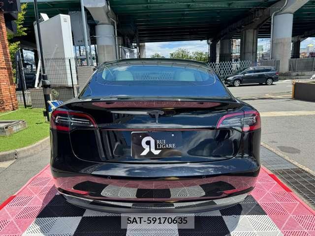 Tesla MODEL 3 2021-04 8731294-8