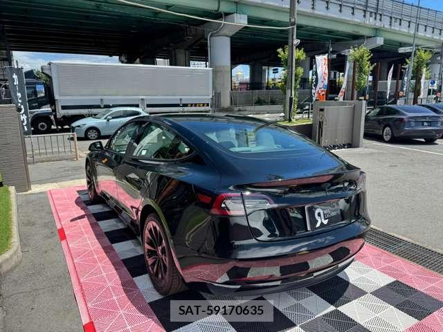 Tesla MODEL 3 2021-04 8731294-9