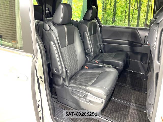 Toyota NOAH 2024-06 8725755-9