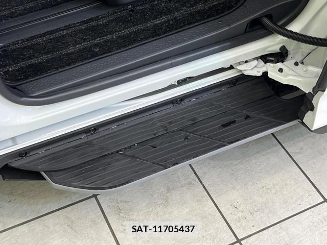 Toyota NOAH 2025-12 8725768-6