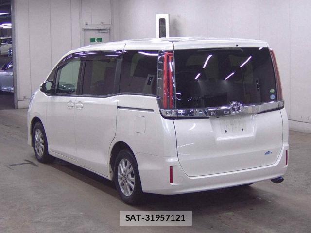 Toyota NOAH 2017-07 8726267-1
