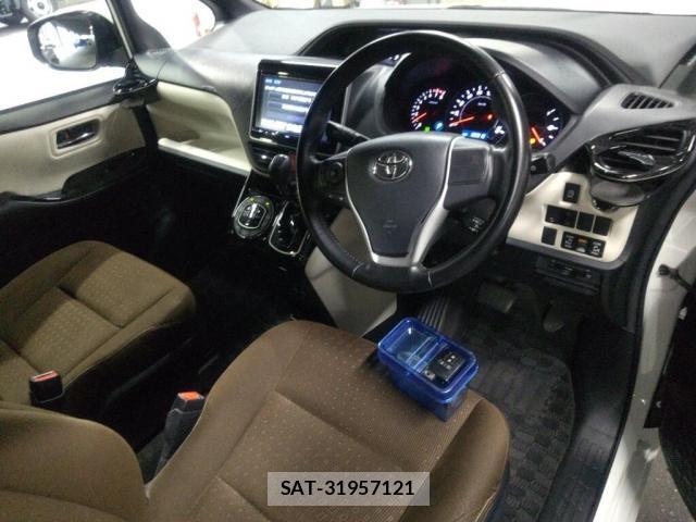 Toyota NOAH 2017-07 8726267-2