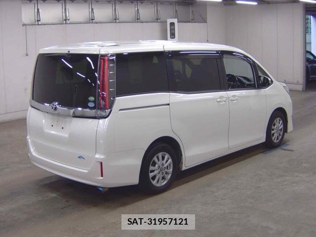 Toyota NOAH 2017-07 8726267-4