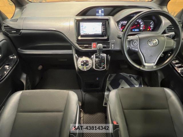 Toyota NOAH 2017-05 8726431-1