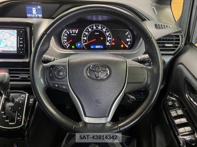 Toyota NOAH 2017-05 8726431-11