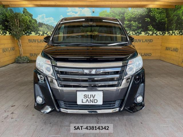 Toyota NOAH 2017-05 8726431-14