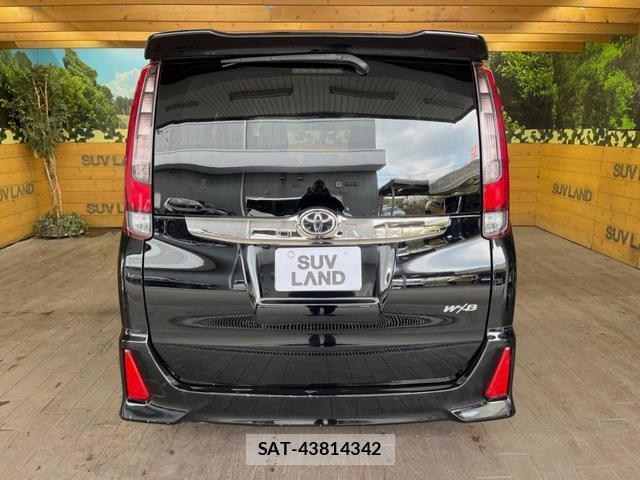 Toyota NOAH 2017-05 8726431-15