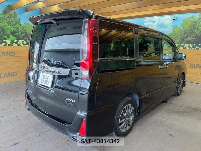 Toyota NOAH 2017-05 8726431-17