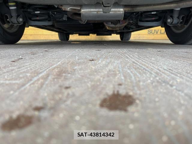 Toyota NOAH 2017-05 8726431-19