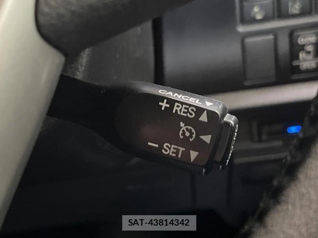 Toyota NOAH 2017-05 8726431-4