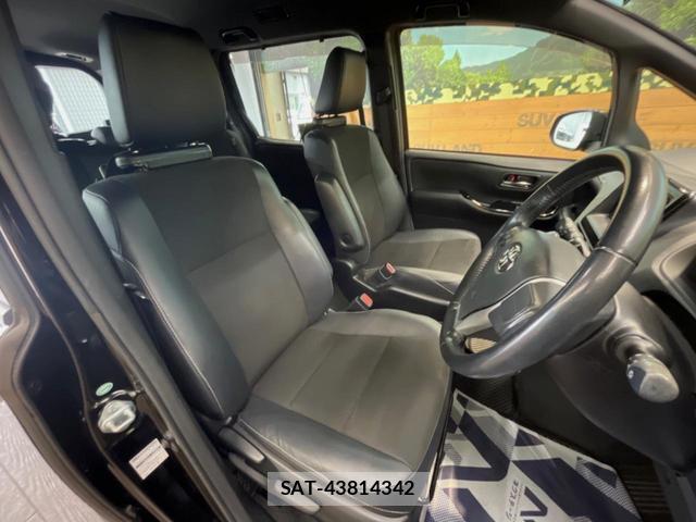 Toyota NOAH 2017-05 8726431-7