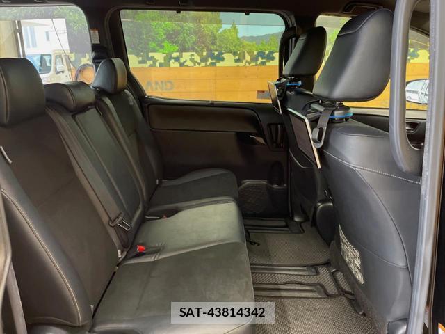 Toyota NOAH 2017-05 8726431-8