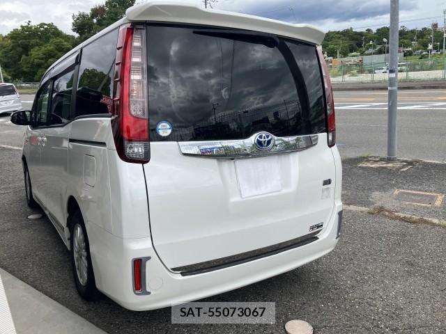 Toyota NOAH 2014-09 8726516-1