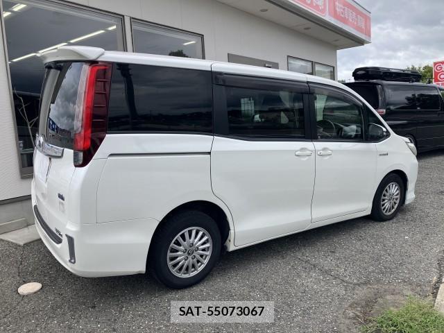 Toyota NOAH 2014-09 8726516-2