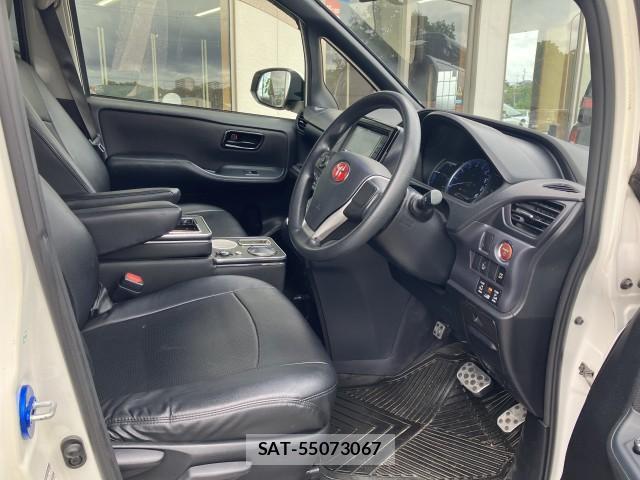 Toyota NOAH 2014-09 8726516-4