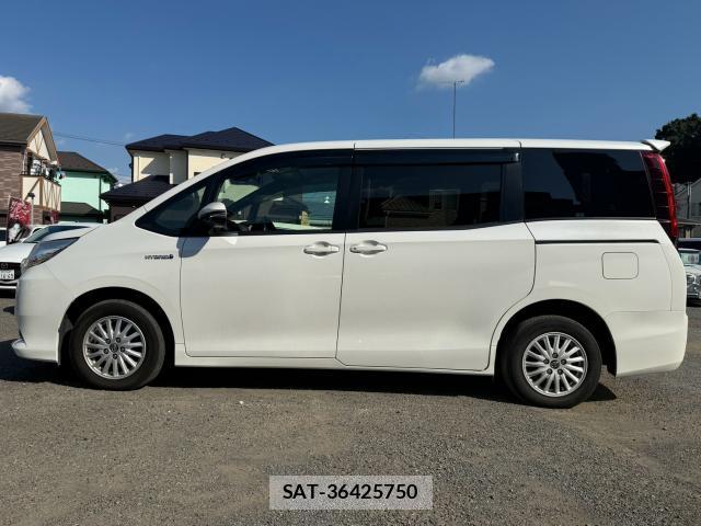 Toyota NOAH 2019-10 8726647-10