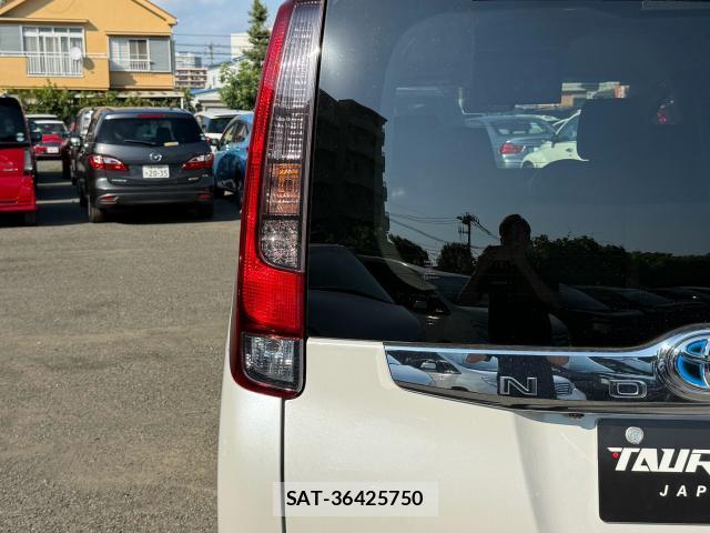 Toyota NOAH 2019-10 8726647-18