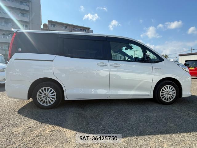 Toyota NOAH 2019-10 8726647-3