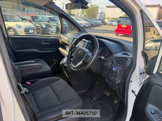 Toyota NOAH 2019-10 8726647-5