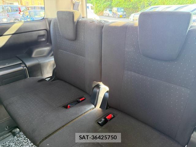 Toyota NOAH 2019-10 8726647-6