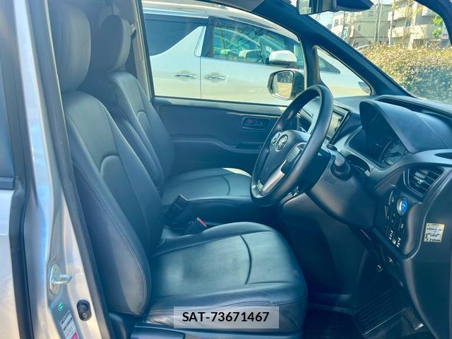 Toyota NOAH 2017-08 8726850-10