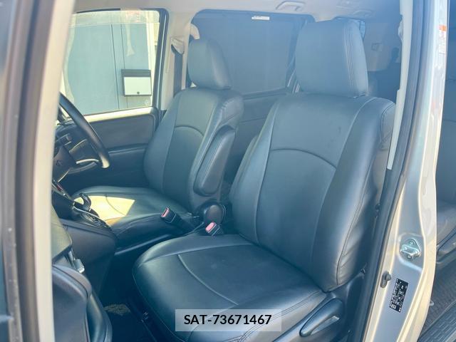 Toyota NOAH 2017-08 8726850-15