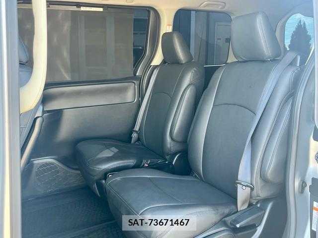 Toyota NOAH 2017-08 8726850-16