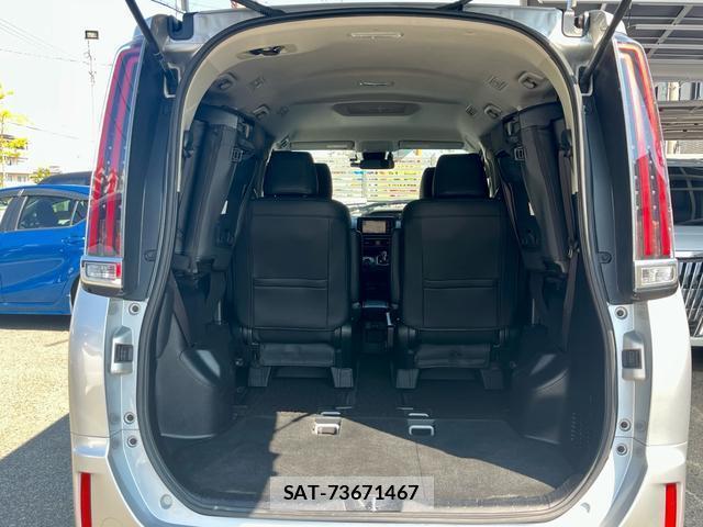 Toyota NOAH 2017-08 8726850-18