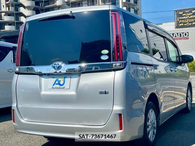 Toyota NOAH 2017-08 8726850-2